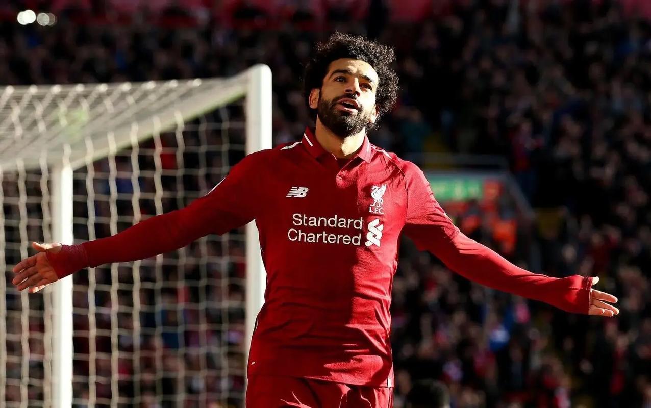 邵佳一告诫小球员：怎么能喝可乐呢，光跟老队员学散漫了