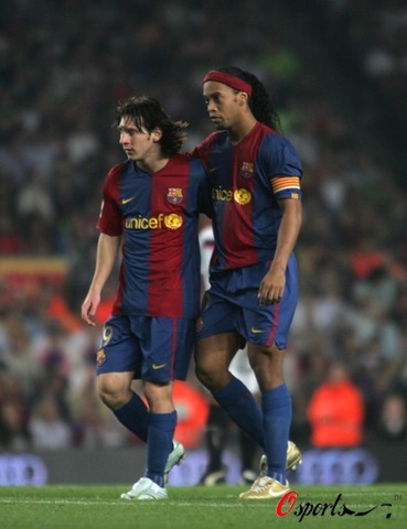 英超-阿森纳2-0布伦特福德5分领跑，梅里诺传射，萨卡破门，赖斯伤退（英超：阿森纳2-0布伦特福德，5分优势领跑；梅里诺传射，萨卡破门，赖斯伤退）