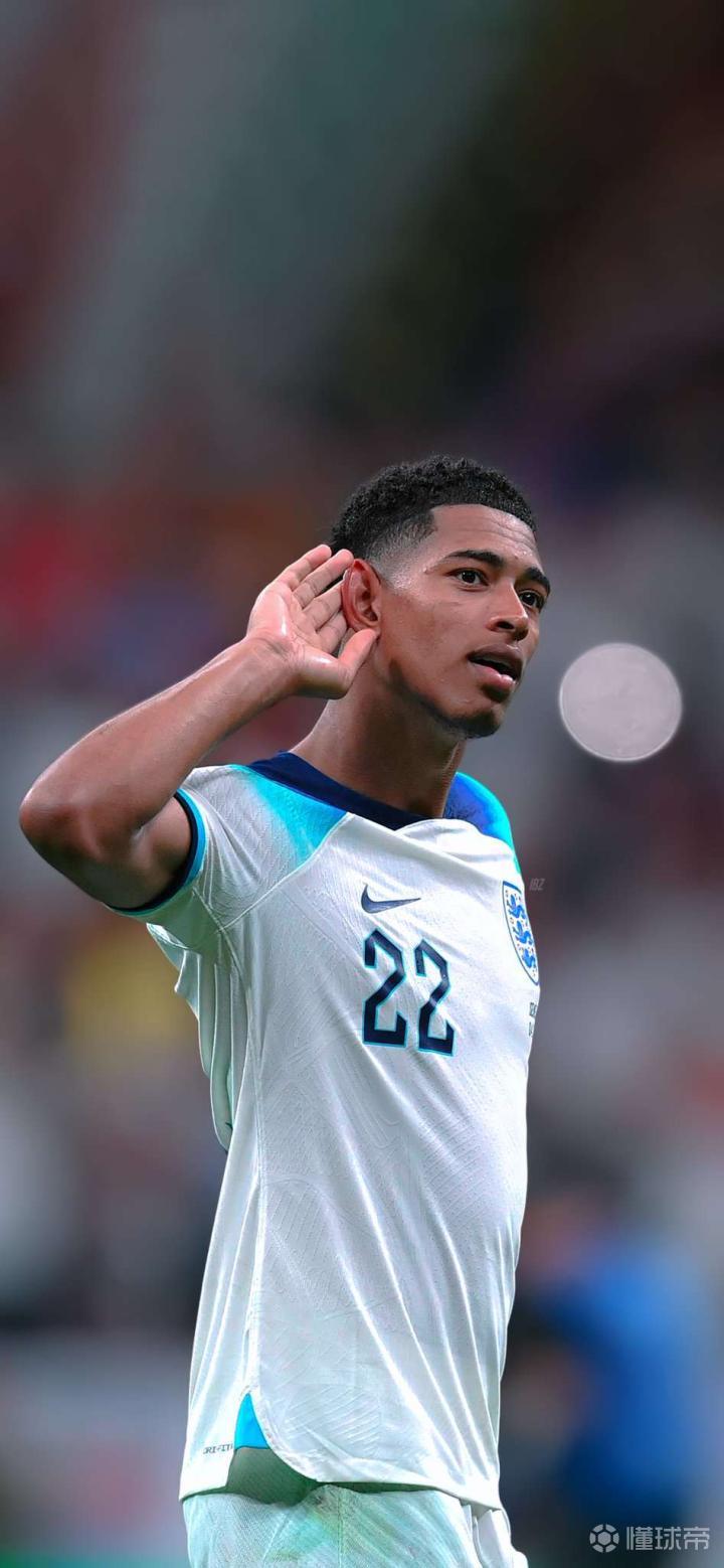 随着保罗在本赛季结束后退役，梦八仅剩下詹姆斯一人还未退役