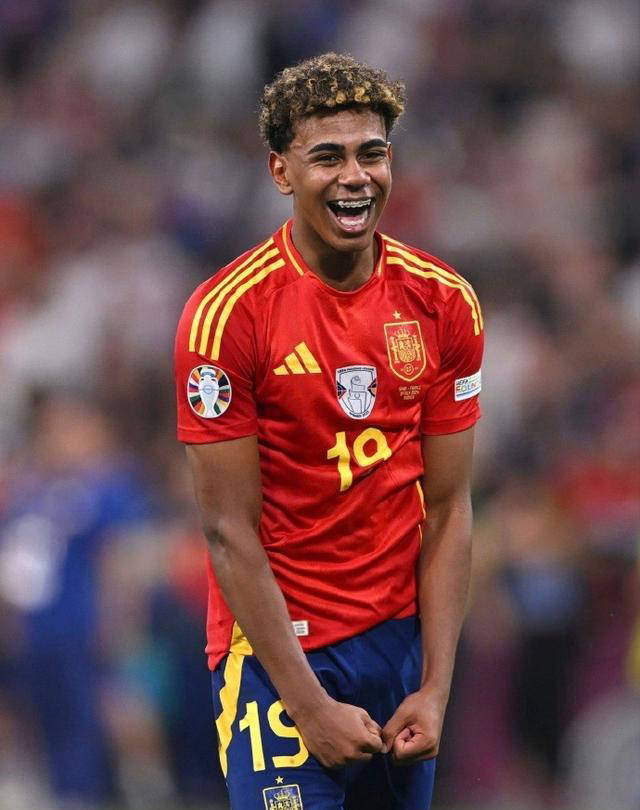 公开炮轰球队&反对主帅，官方：马略卡与前队长罗德里格斯解约（因公开抨击球队并质疑主帅，马略卡官宣与前队长罗德里格斯解约）