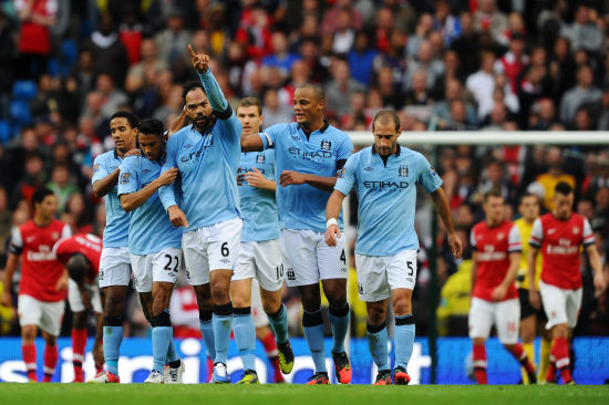 英超积分榜：阿森纳2分领先曼城，维拉第3曼联第6利物浦第10（英超积分榜最新：阿森纳领先曼城2分，维拉第3、曼联第6、利物浦第10）