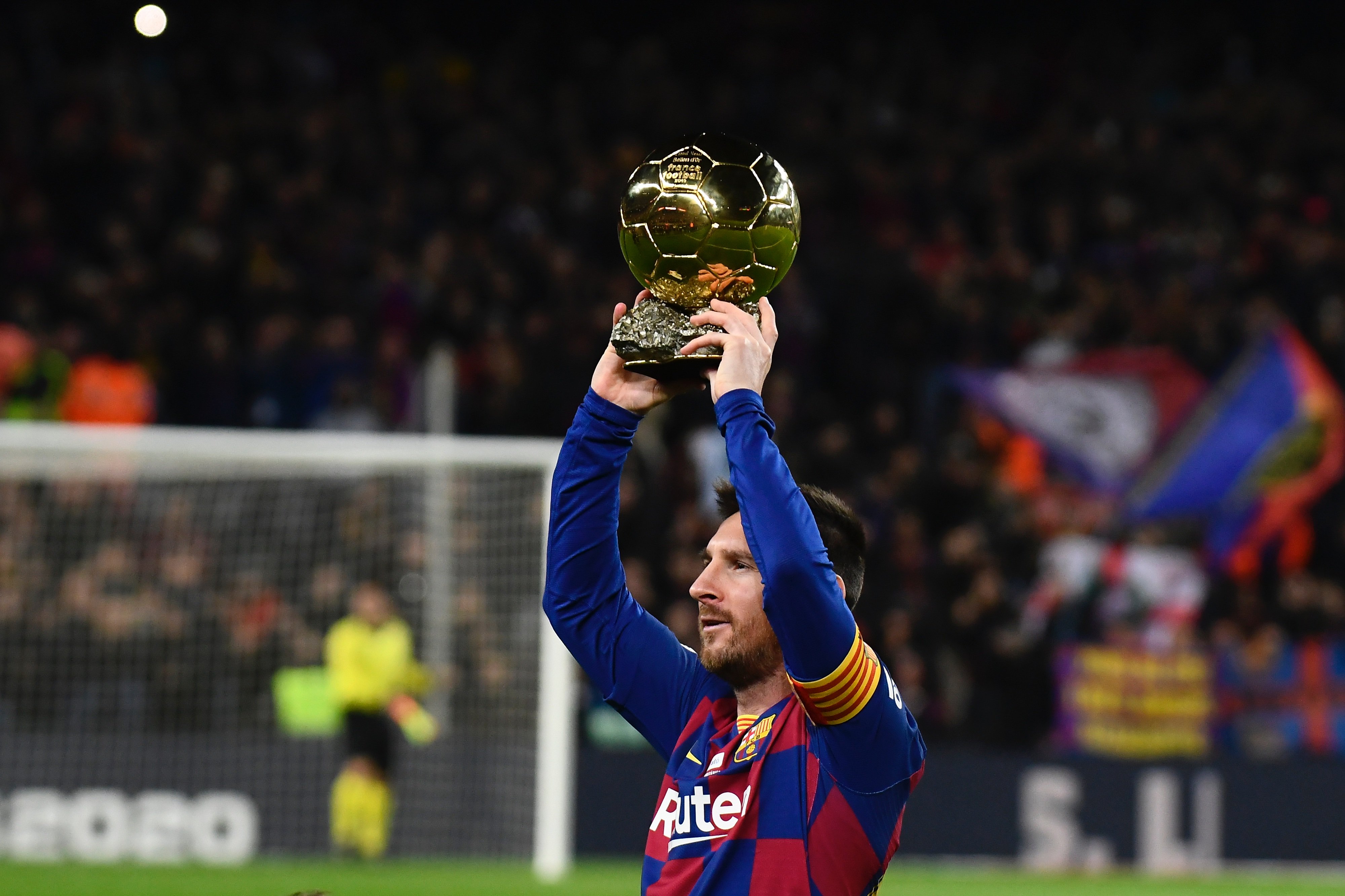 詹姆斯篮板抢断关键时刻锁定胜局