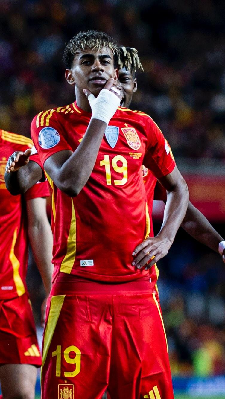 TA：球员版长袖球衣全面回归，实现从性能到美学的个性表达