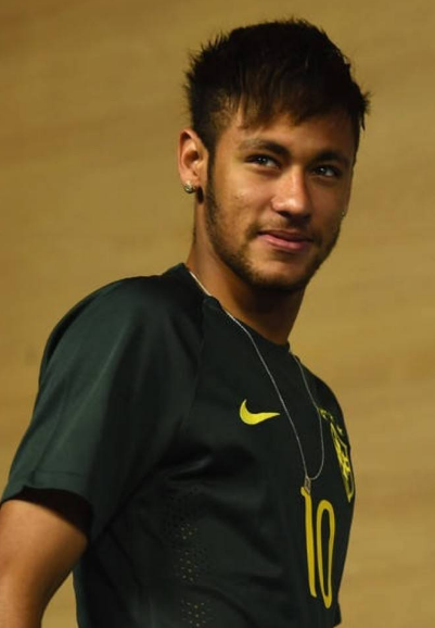 梅西专访将在周二发布，每体称梅西将透露他重返诺坎普的原因