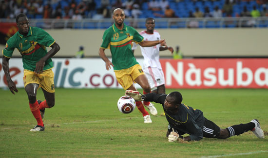 国足U22战乌兹别克首发站位：阵型4-4-2，蒯纪闻搭档朱鹏宇（U22国足迎战乌兹别克首发出炉：4-4-2阵型，蒯纪闻携手朱鹏宇）