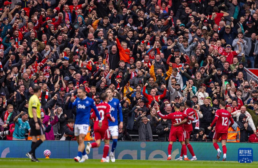 姆巴佩祝贺阿什拉夫获得非洲足球先生：我的兄弟，非洲之王（姆巴佩为阿什拉夫加冕非洲足球先生送上祝福：我的兄弟，非洲之王）