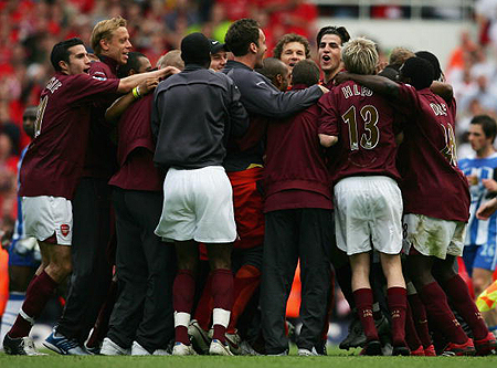 足球中超球队宣布换帅，前国脚正式接手（中超俱乐部官宣主帅更迭，前国脚走马上任）