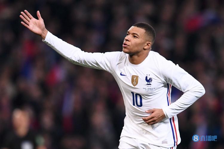 梅西不是不防守，而是将更多的精力都投入到进攻中去了！