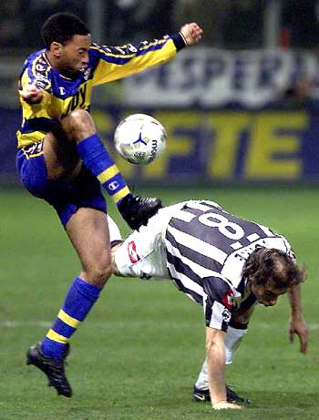 摩洛哥队长：希望我的伤情不严重，拿下首战后全队压力都减轻（摩洛哥队长：盼伤势无大碍，首胜到手全队减压）